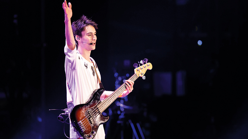 كولير غنى من أشهر أغنياته التي تصدّرت قوائم الأغنيات الأكثر طلباً.   من المصدر