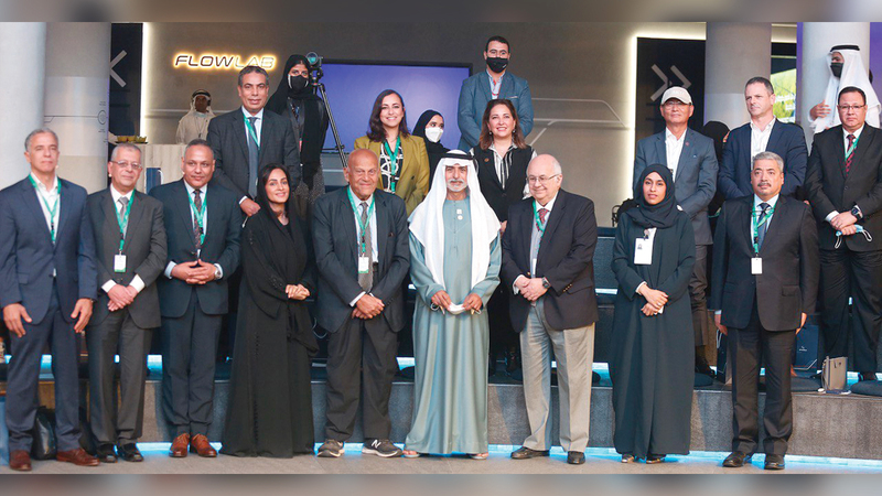 نهيان بن مبارك خلال الكشف عن المشروع في جناح «دي بي ورلد».   من المصدر