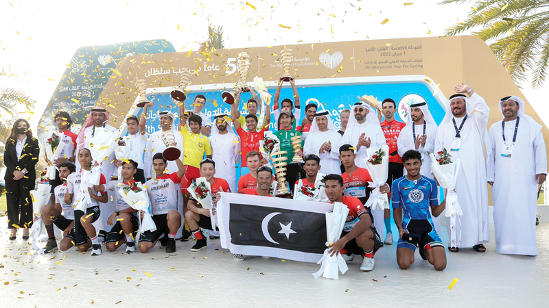 من مراسم التتويج.   من المصدر