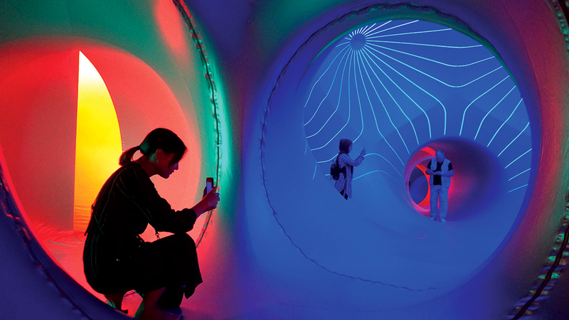 «لومينيريوم» يمنح للزوّار تجارب فريدة عندما يتغير الضوء خلال ساعات النهار وفي حالات الطقس المختلفة.   من المصدر