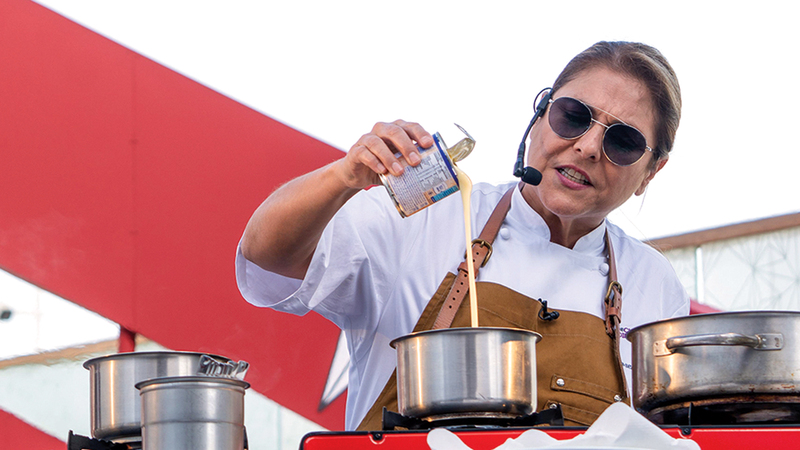 لورينا غارسيا: «دبي أنجزت حدثاً مذهلاً يمثل العالم.. وأشعر بالفخر للمشاركة في عرض للطهي بالحدث».