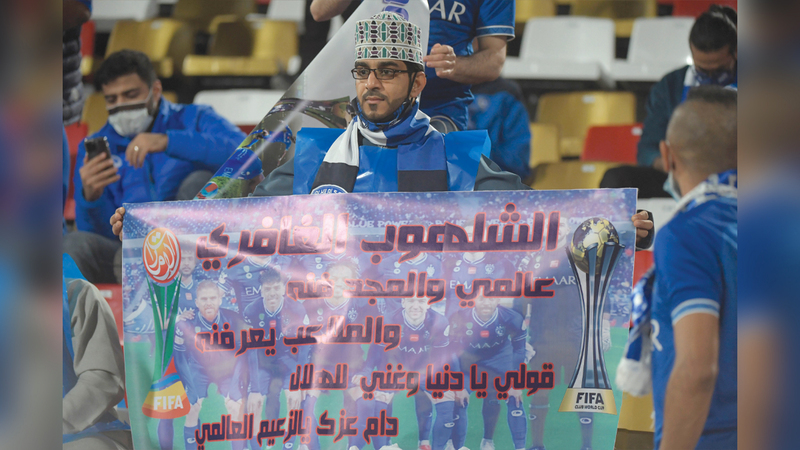 جمهور الهلال ساند فريقه بقوة في المدرجات.    تصوير: إريك أرازاس