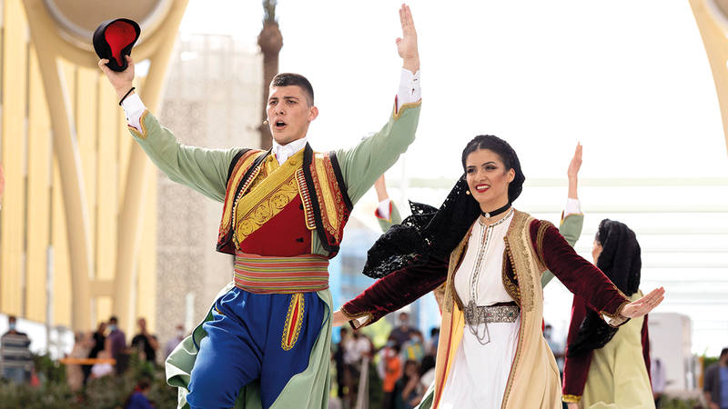 عروض الاحتفالات أضاءت على تراث الجبل الأسود.      تصوير: أسامة أبوغانم