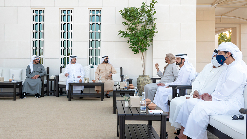 محمد بن راشد ومحمد بن زايد تبادلا خلال اللقاء الأخوي الأحاديث الودية.   من المصدر