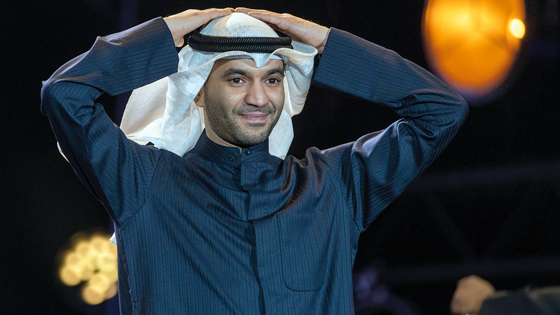 مطرف أمتع الجمهور بالغناء.. والعزف على العود أيضاً.   من المصدر