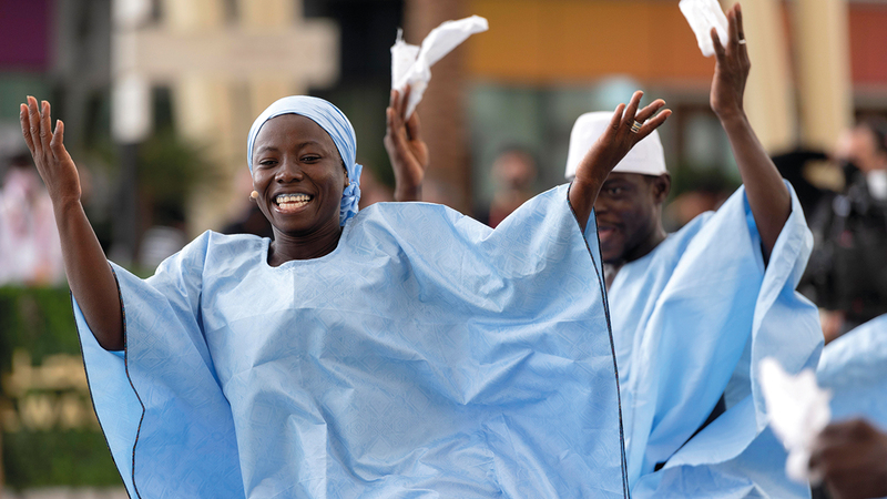 استعراضات تجسد ثقافة غينيا المتنوّعة حضرت في ساحة الوصل.   من المصدر