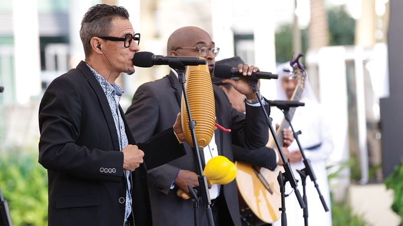 فرقة «سبتيتو سانتياغيرو» المتخصصّة في الإيقاعات الكوبية الأصيلة، قدمت عرضاً موسيقياً في ساحة الوصل.