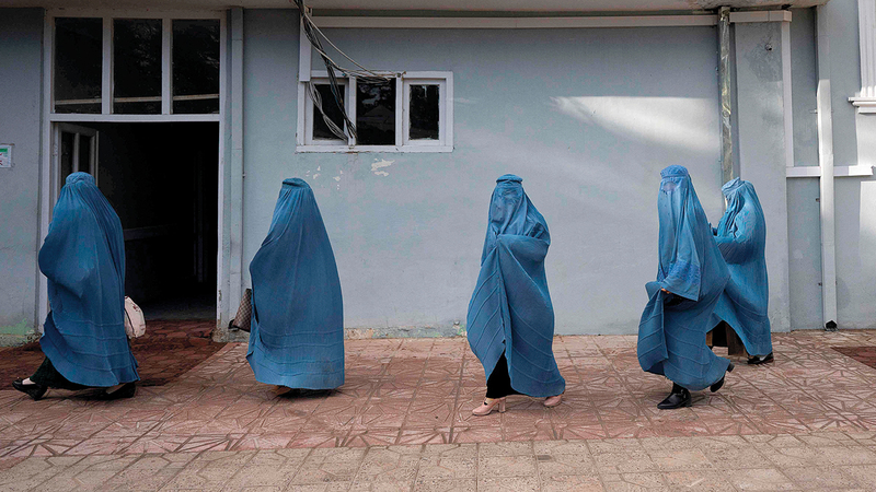 الناشطات يرفضن العودة إلى زمن &laquo;الشادور&raquo; وتقييد الحريات. أ.ف.ب