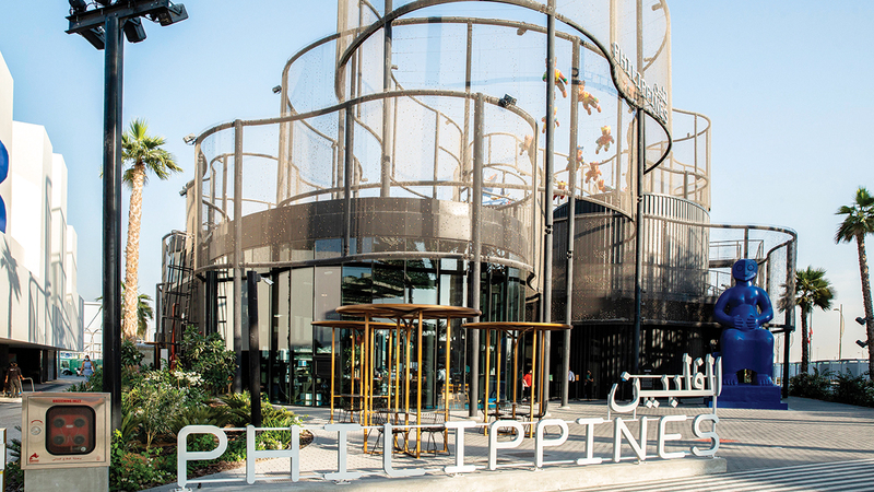 مؤتمر الأعمال عُقد بالتوازي مع اليوم الوطني للفلبين.   من المصدر