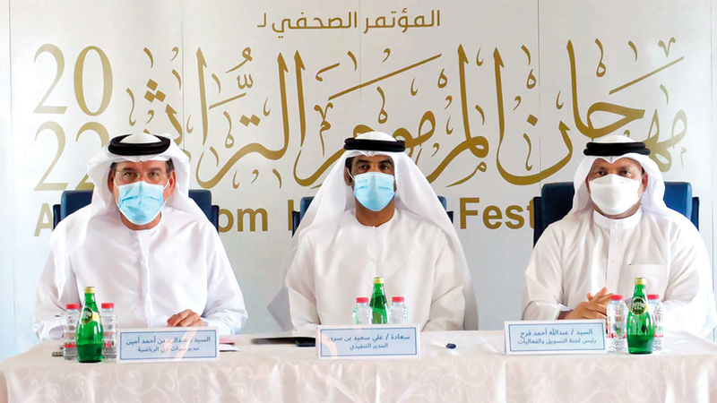 بن سرود وعبدالله فرج وعبدالرحمن أمين خلال المؤتمر الصحافي.   تصوير: أسامة أبوغانم