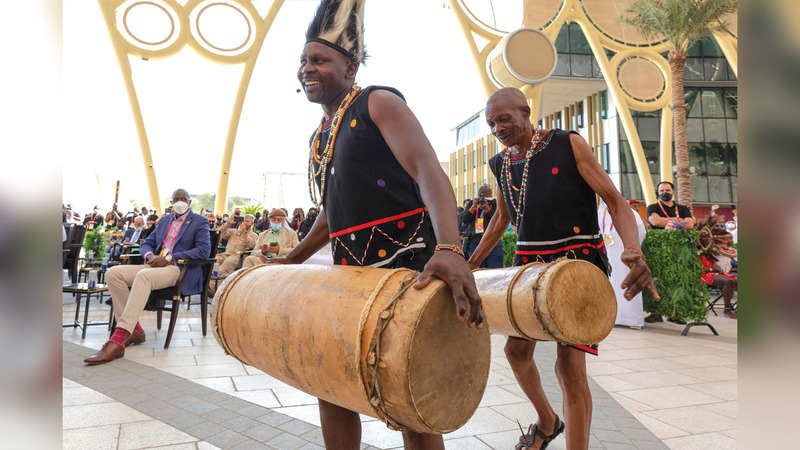 استعراضات مميزة قدمها الفنانون الكينيون خلال الاحتفالات.   من المصدر
