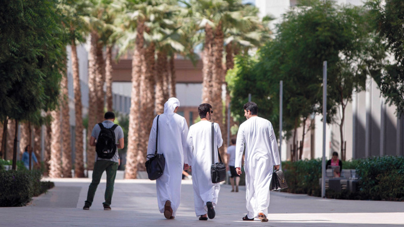 المنح الدراسية تعكس التزام الجامعات بالمشاركة الاجتماعية في الدولة.   من المصدر