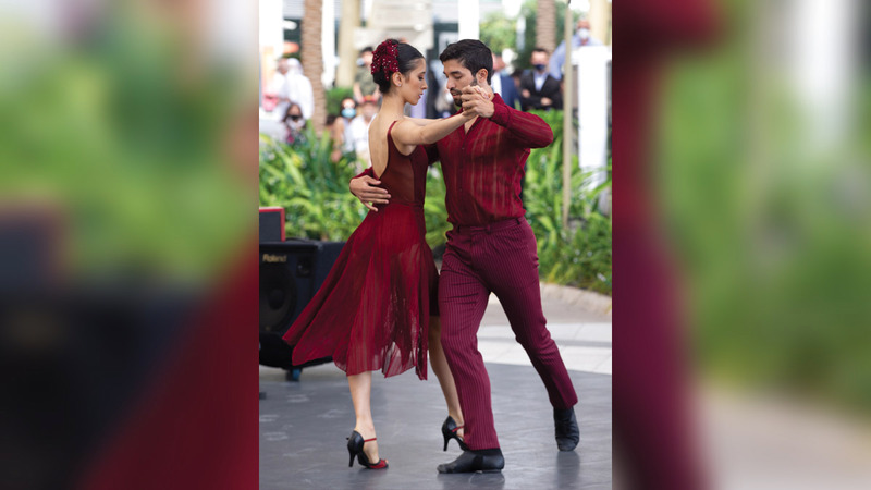 لوحة «تانغو» خلال احتفالات الأوروغواي في ساحة الوصل.        تصوير: أحمد عرديتي