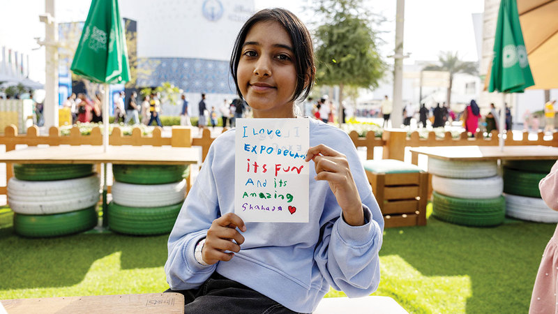 الأطفال زيّنوا الخطابات بعبارات الحب والمشاعر الصادقة.   من المصدر