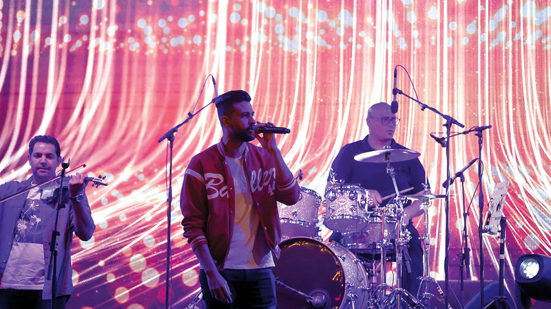 مرتضى بدأ الحفل بأداء مفعم بالحيوية.   من المصدر