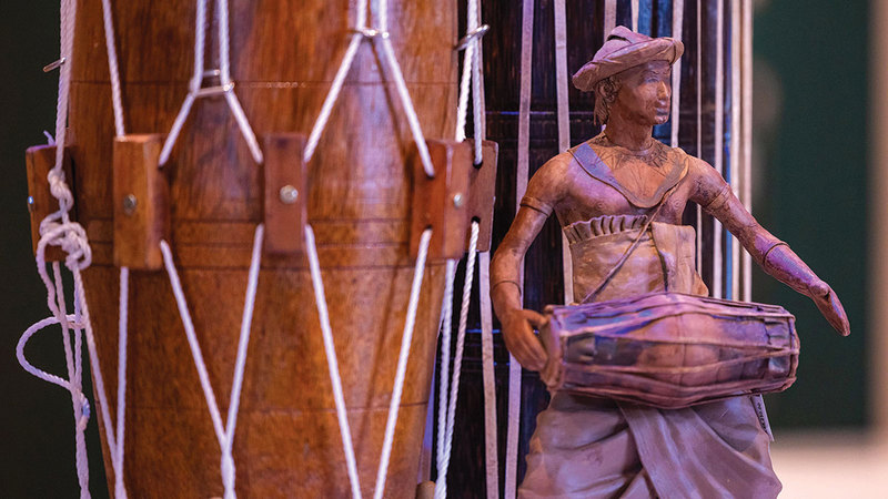 الجناح السريلانكي دعا الزوار إلى التعرف إلى تاريخ التحف التي سيكشف عنها بعد غد.   من المصدر