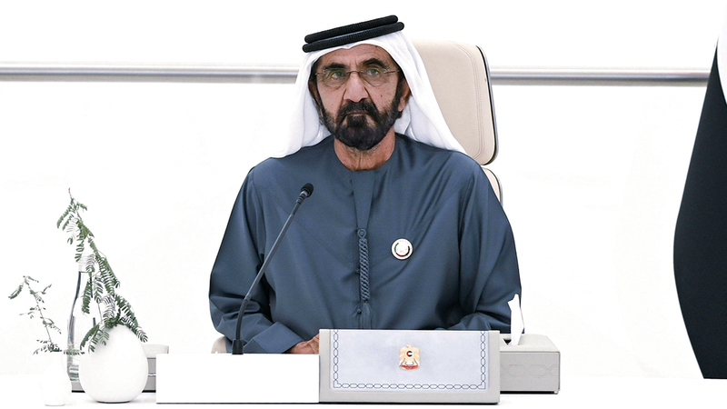 محمد بن راشد خلال ترؤسه اجتماع مجلس الوزراء.   وام