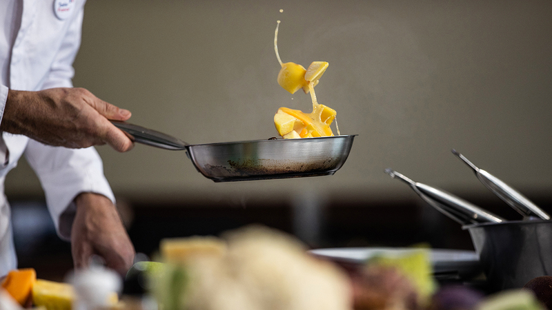 وجهات ضيافة في الأجنحة تستقطب الزوار.   من المصدر