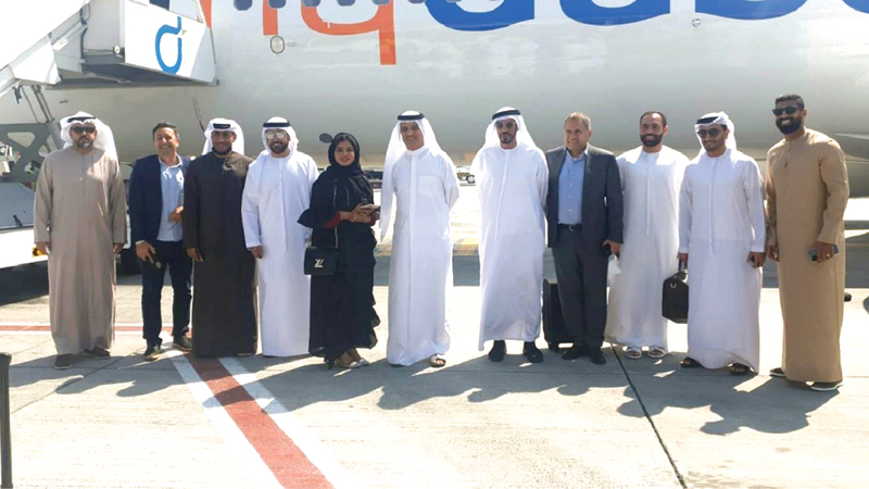 غيث الغيث ووفد إعلامي إماراتي مشارك في الرحلة.   من المصدر