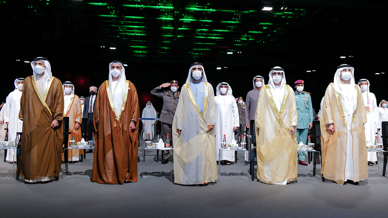 محمد بن راشد خلال  تكريم الفائزين بالجائزة بحضور حمدان بن محمد ومكتوم بن محمد وسيف بن زايد ومنصور بن زايد.   من المصدر