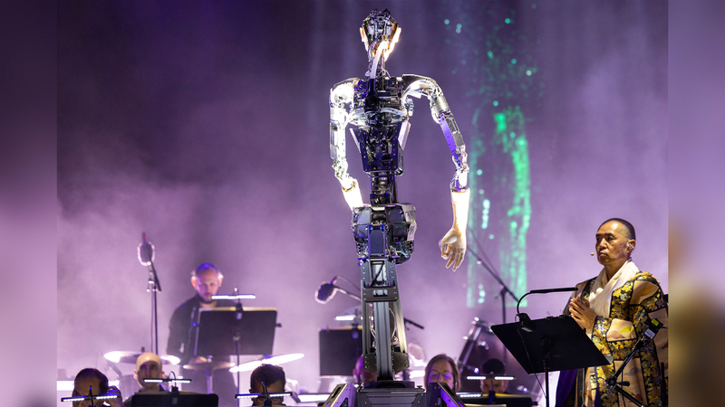 «الأوبرا» ضمت «ألتر 3» ورهباناً وأوركسترا.   من المصدر