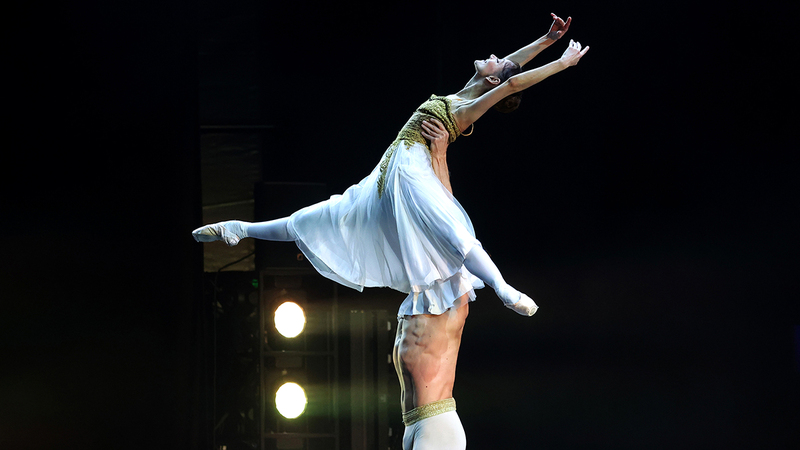 عرض الباليه قدم على مسرح دبي ميلينيوم.   من المصدر