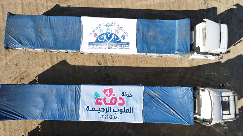 مبادرة الشاب الفلسطيني سيّرت قوافل عدة إلى اللاجئين.   الإمارات اليوم