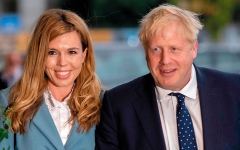الصورة: رئيس الوزراء البريطاني متهم بالانصياع لأوامر زوجته