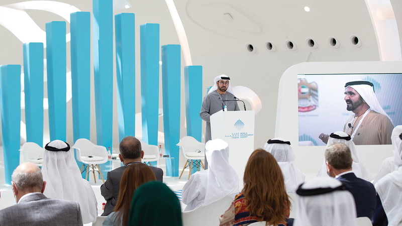 محمد القرقاوي خلال حديثه في حوار القمة العالمية للحكومات.    تصوير: أحمد عرديتي