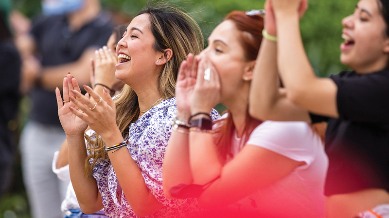 صوت صفية وصل للملايين من زوار «إكسبو دبي» بالعربية والإنجليزية.   من المصدر