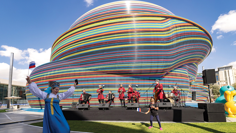 جناح روسيا في مقدمة الوجهات التي أبهرت الزائرتين.	  من المصدر