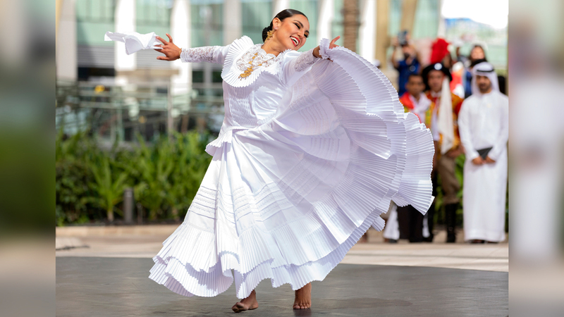 الاحتفالات شهدت استعراضات تبرز تراث بيرو.    من المصدر