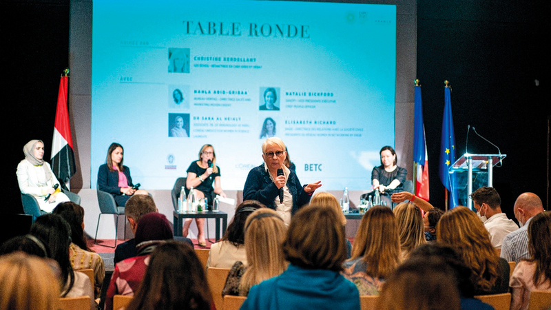 برنامج حافل بالنقاشات شهده الاحتفال في جناح فرنسا.   من المصدر