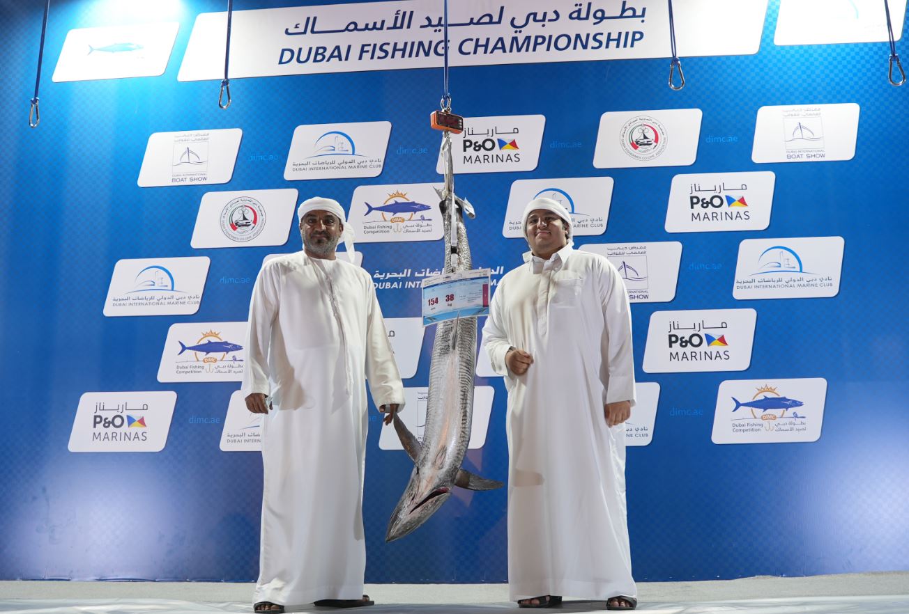 Al Mansouri leads the (Dubai Kingfisher Hunting Championship) with a