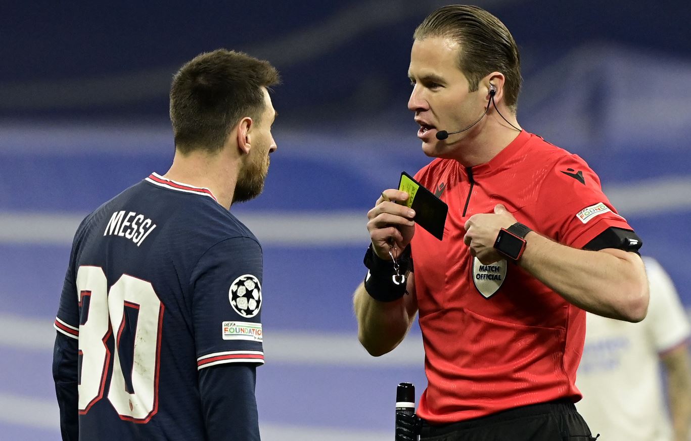 The Referee Of The Real Madrid And Saint-Germain Match Manages The ...