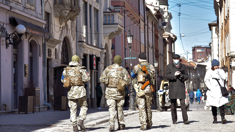الجنود الروس لن يجدو أوكرانيا بلداً سهلاً قابل للتطويع كما يريدون.   إي.بي.إيه