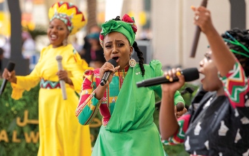 الصورة: أثر «الملكة».. يلوّن احتفالات زيمبابوي في «إكسبو دبي»
