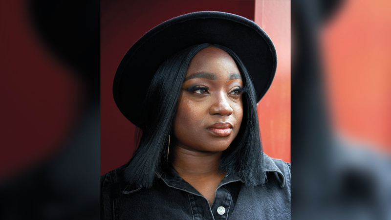 الفنانة النيجيرية - الأسترالية وصفت تجربة الغناء في «إكسبو دبي» بالرائعة.