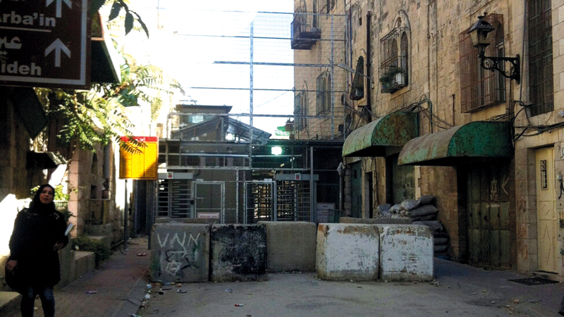 الاحتلال يغلق مداخل البلدة القديمة بالبوابات.    الإمارات اليوم