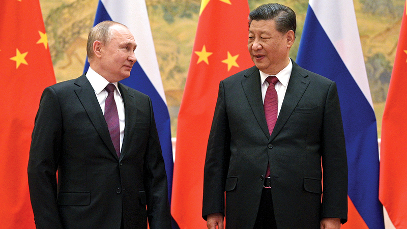 الرئيس الصيني شي جين بينغ الذي يقترب تدريجياً من بوتين يرى أن كرامته أيضاً على المحك.   أ.ف.ب