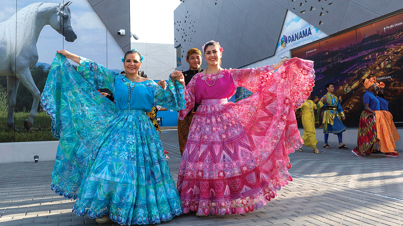الاحتفالات شهدت العديد من العروض التي تبرز ثقافة الأرجنتين العريقة.   من المصدر