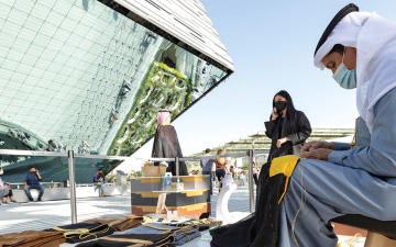 الصورة: البشت السعودي.. مطرّز بـ «الذهب» في «إكسبو دبي».. (فيديو)