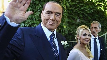رئيس الوزراء الإيطالي السابق يتزوج فتاة تصغره بـ53 عاماً Image