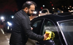 الصورة: وزير مالية أفغانستان السابق يعمل سائق تاكسي في الولايات المتحدة