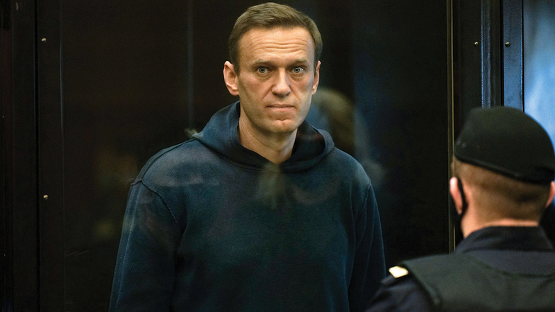 أليكسي نافالني أصبح يمثّل العقاب الذي يناله المعارضون السياسيون في روسيا.   أ.ف.ب