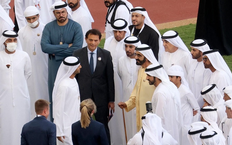 صاحب السمو الشيخ محمد بن راشد آل مكتوم، نائب رئيس الدولة رئيس مجلس الوزراء حاكم دبي يرافقه سمو الشيخ حمدان بن محمد بن راشد آل مكتوم، ولي عهد دبي أثناء حضورهما الأمسية العالمية "كأس دبي العالمي".