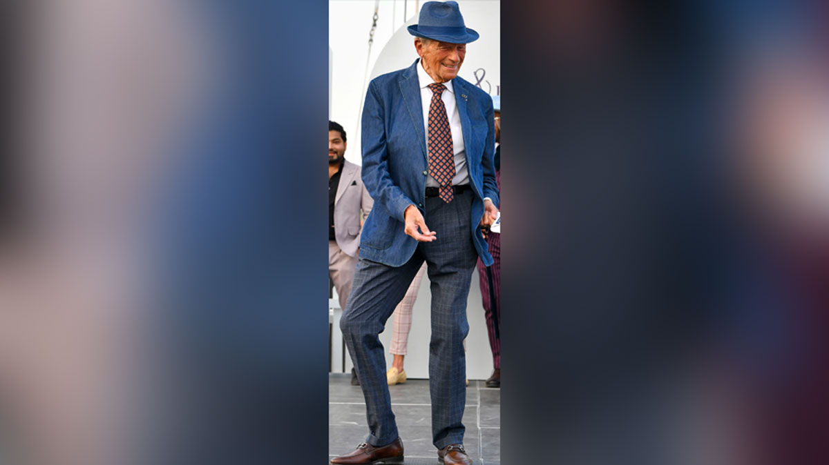 الإيطالي كارلو جيوفريدي (78 عاماً) حاز جائزة أكثر الرجال أناقة.   تصوير: أشوك فيرما