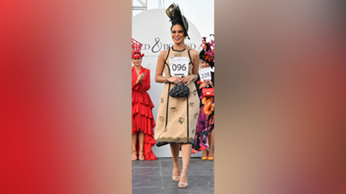 الفلبينية ميا لينز فازت بأفضل زي مبتكر.