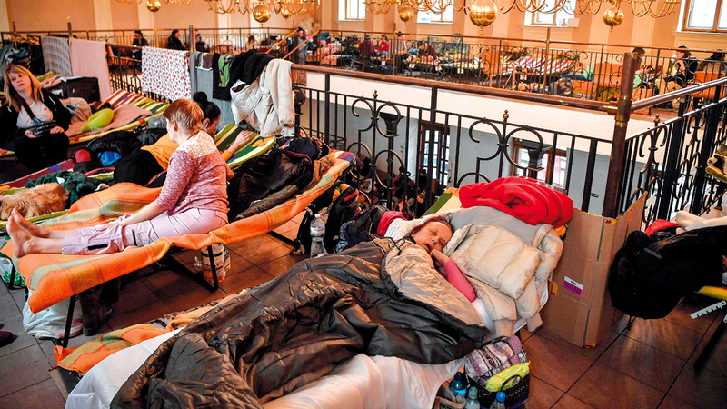 لاجئون أوكرانيون في بولندا.   رويترز