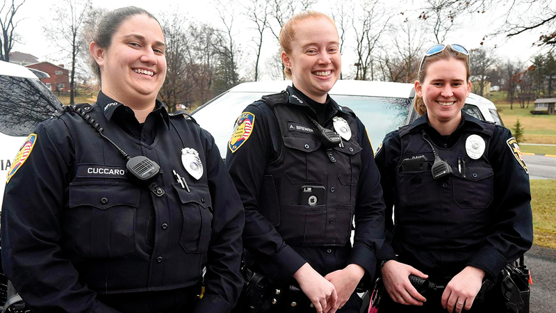 عدد النساء يتزايد في شرطة نبراسكا.   من المصدر